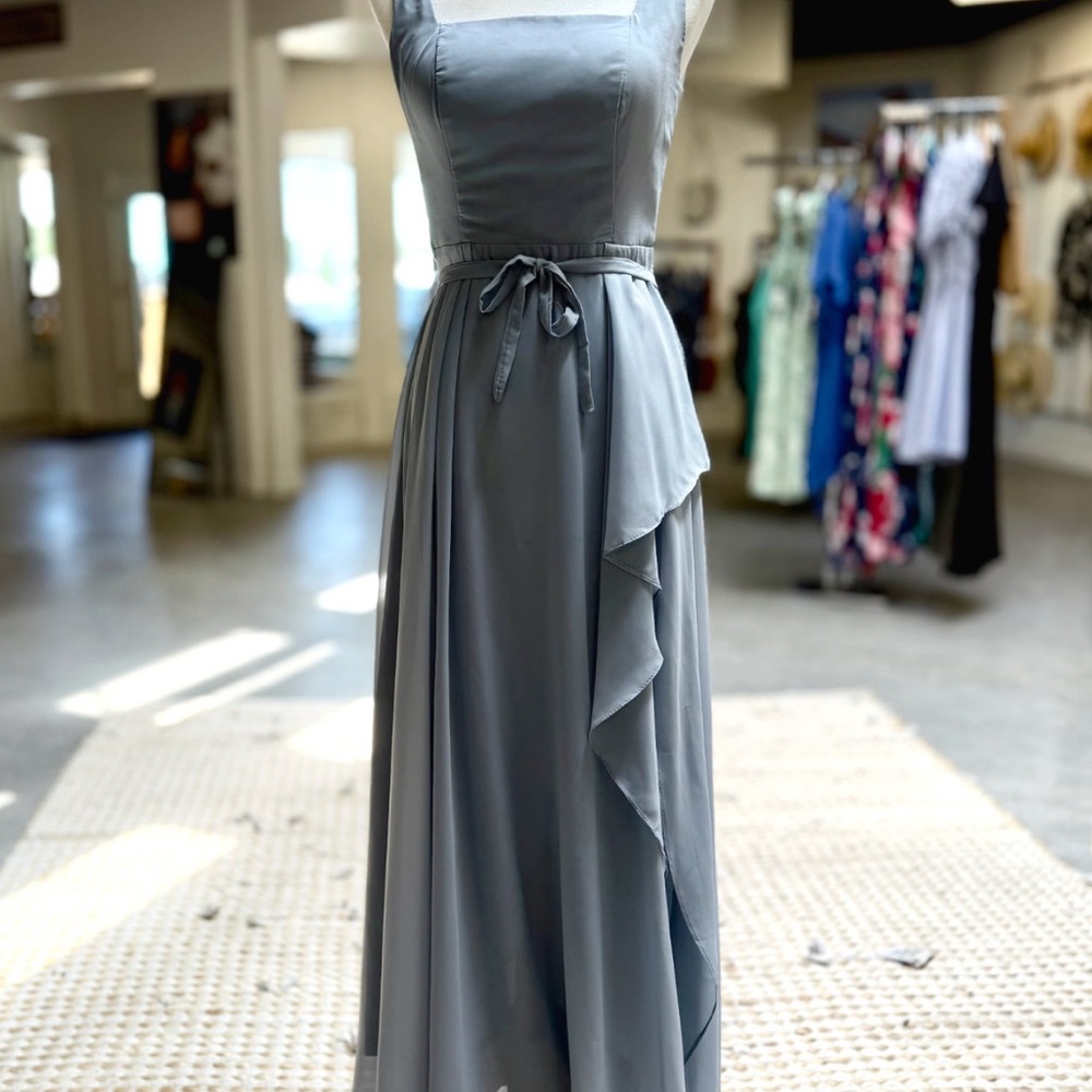 Elegant Gray Sleeveless Dress